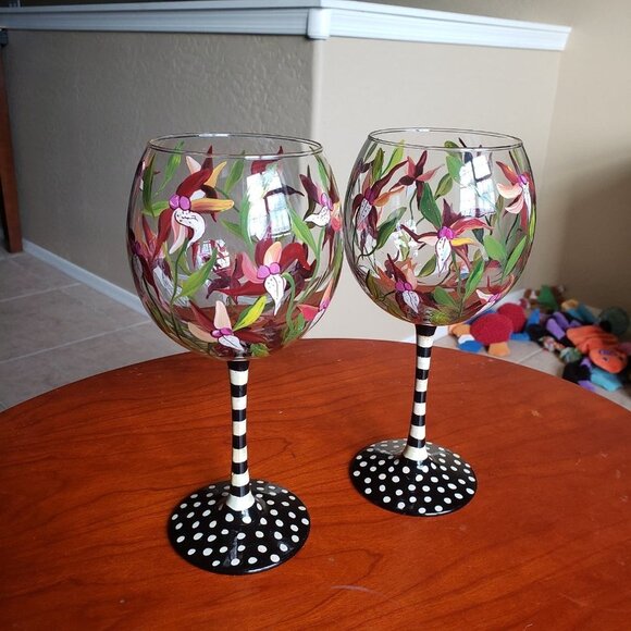 Wine glass set of 2,  painted flower clear glass black and white painted… - Picture 2 of 11